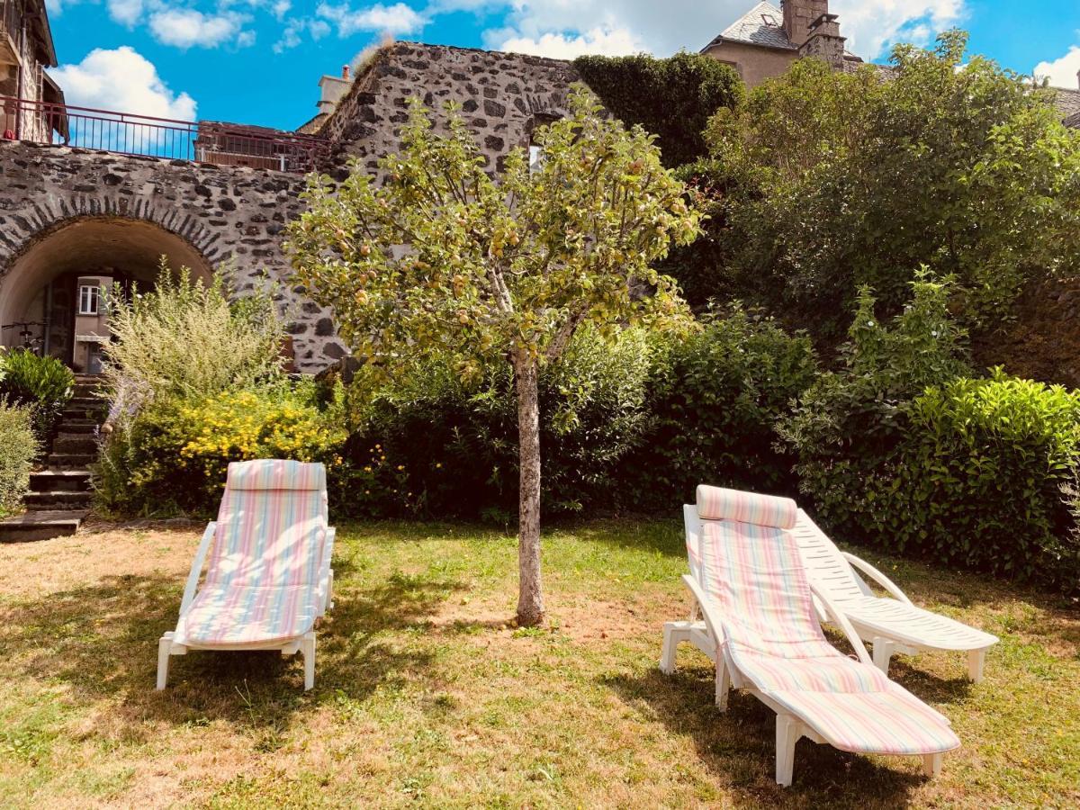 Maison Studio Avec Jardin Villa Salers Exterior photo